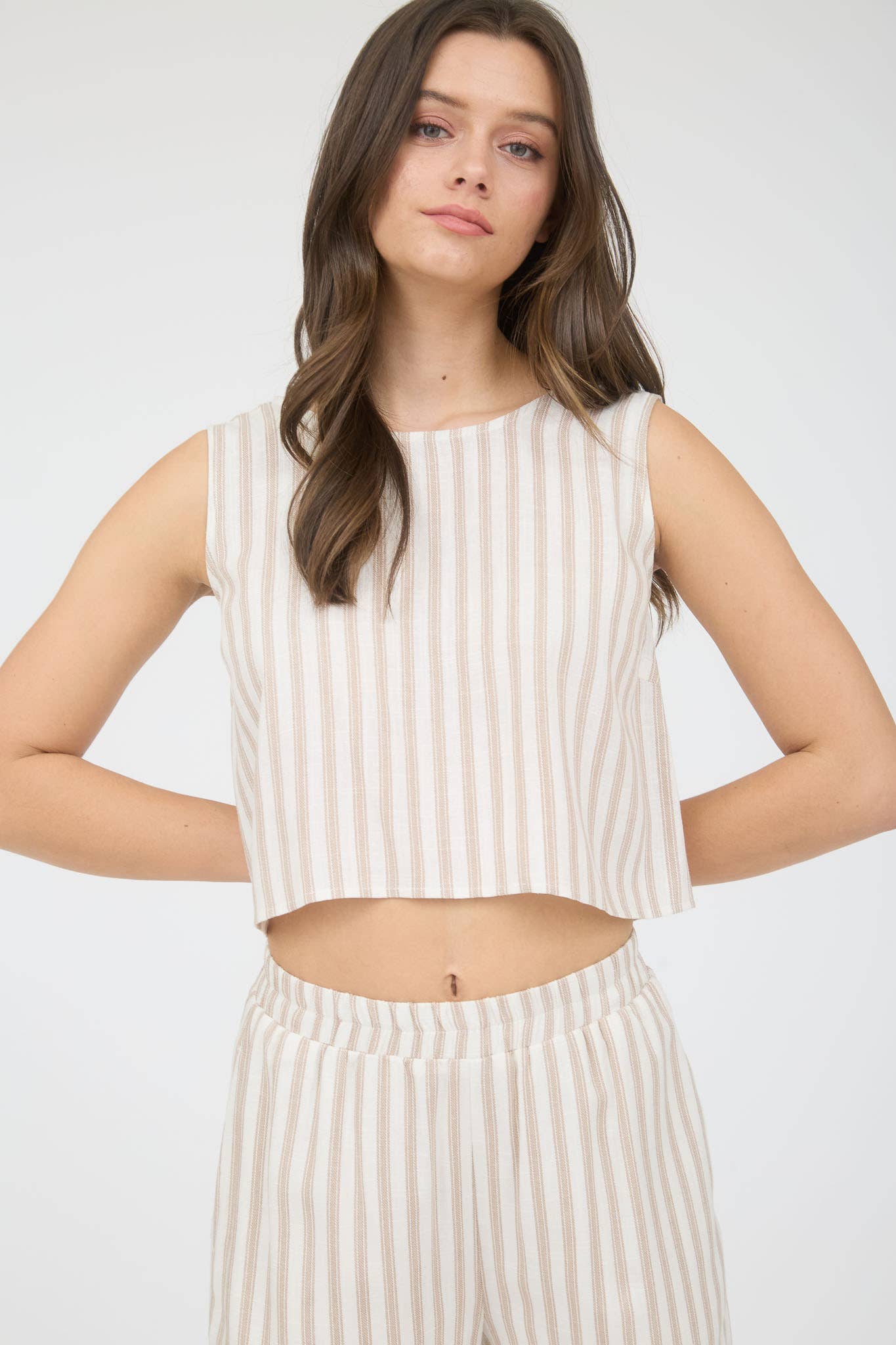 The Workshop Studio - Wholesale Blouse - Women's - STRIPE LINEN BACK TIE DETAIL SLEEVELESS TOP2