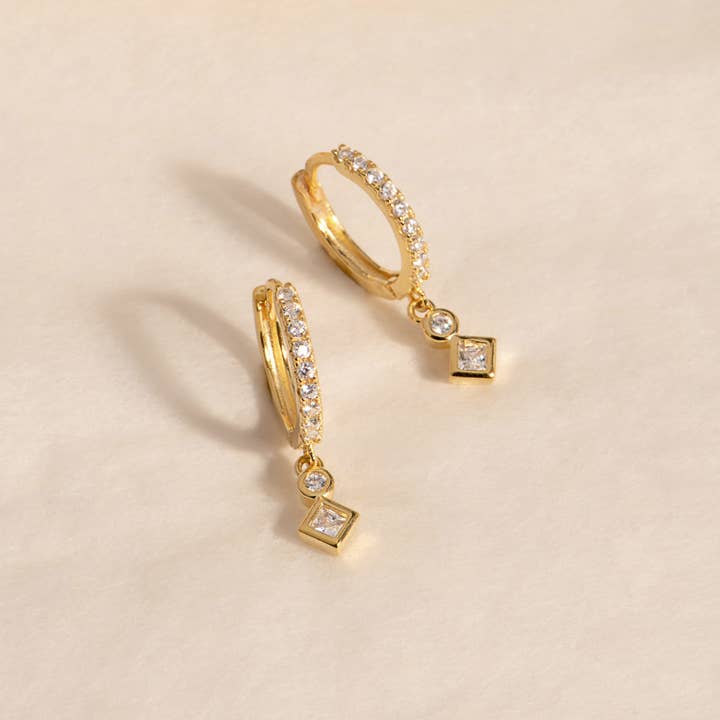 MAIVE - Wholesale Huggie Earrings - Etta Hoops