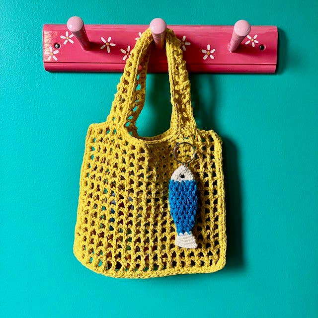 Luna-Leena - handmade in Nepal - Wholesale Keychain - Women's - sleutelhanger vis blauw - tas bedel hand gehaakt biologisch katoen1