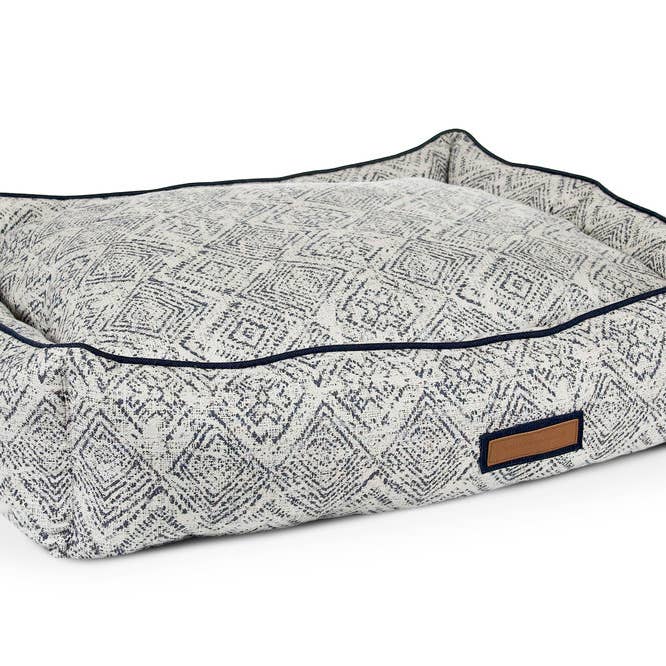 Lit pour animal de compagnie Hugger en saphir Spaniel pour la vente par The Houndry