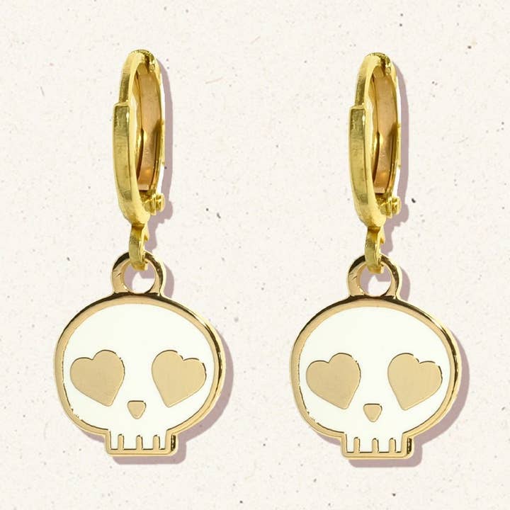 Skull hjerte øjne Huggie Hoop Øreringe for engroshandel hos Sleepy Mountain
