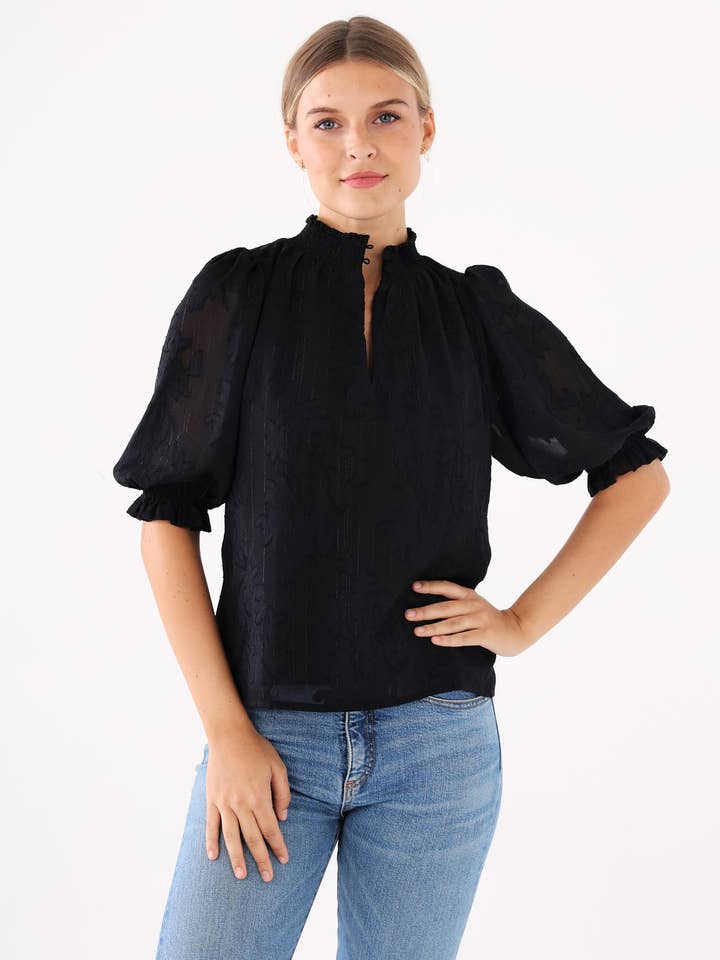 Bennett Top-Black pour la vente par Abbey Glass