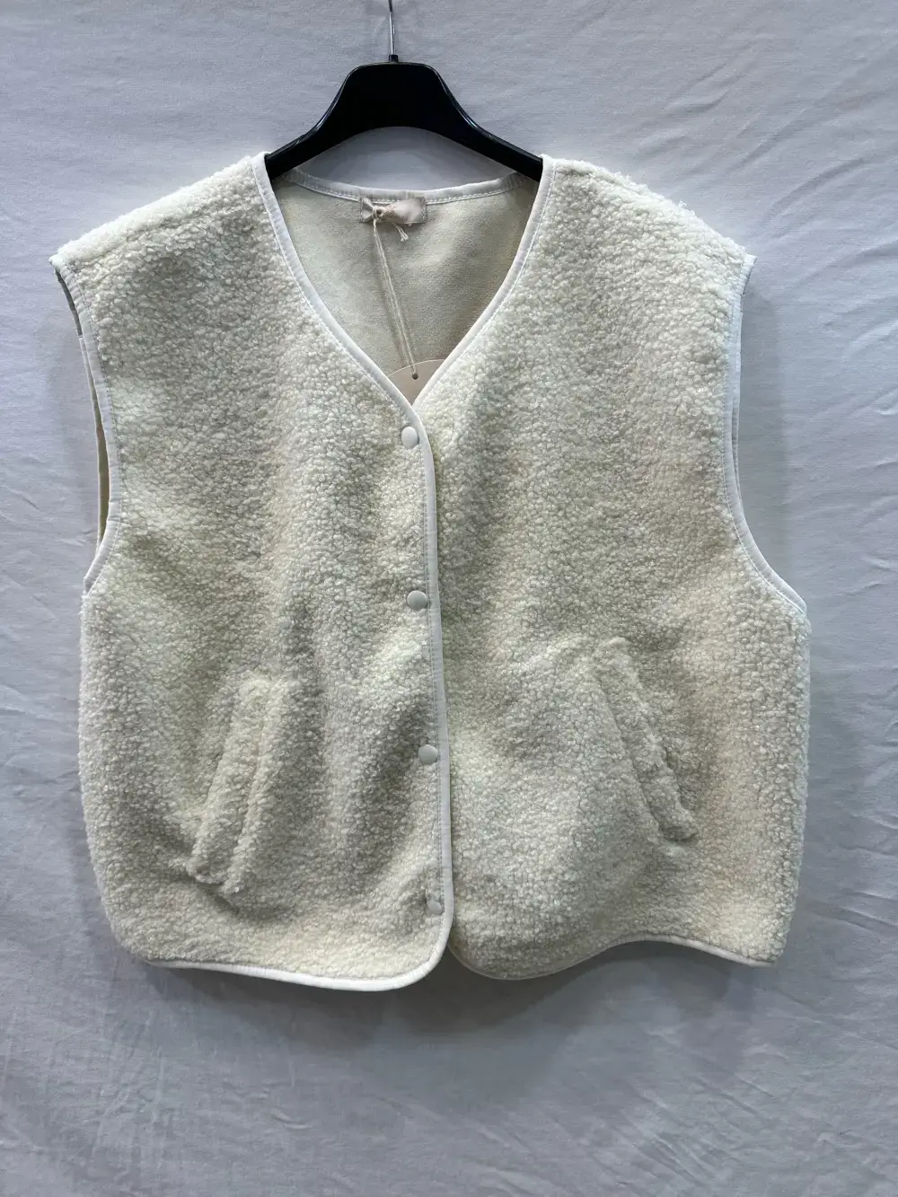 Mimi & Gogo - Wholesale Outerwear Vest - Women's - Buttoned Fleece Vest @3192_GiletMoumoute16