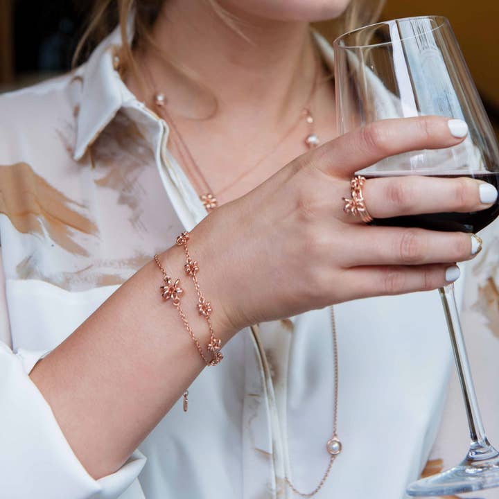 Maree London - Wholesale Link & Chain Bracelet - Daisy Chain Yellow Gold Delicate Bracelet1