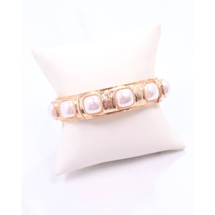 Caroline Hill - Wholesale Beaded Bracelet - Allie Hammered Gold Stretch Bracelet Pearl2