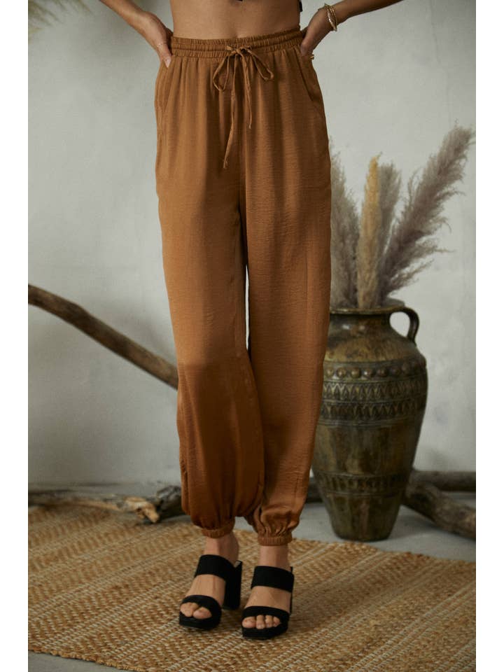 Olive scuro KP5253 Pantaloni sciolti elasticizzati con vita elastica frontale in raso in vendita all'ingrosso su Faire5