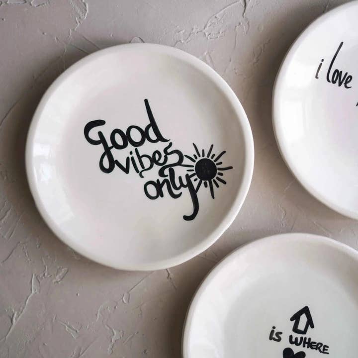 CerAmor Cerâmica - Wholesale Decorative Plate/Dish/Bowl - Set of 3 small plates with message in American English1