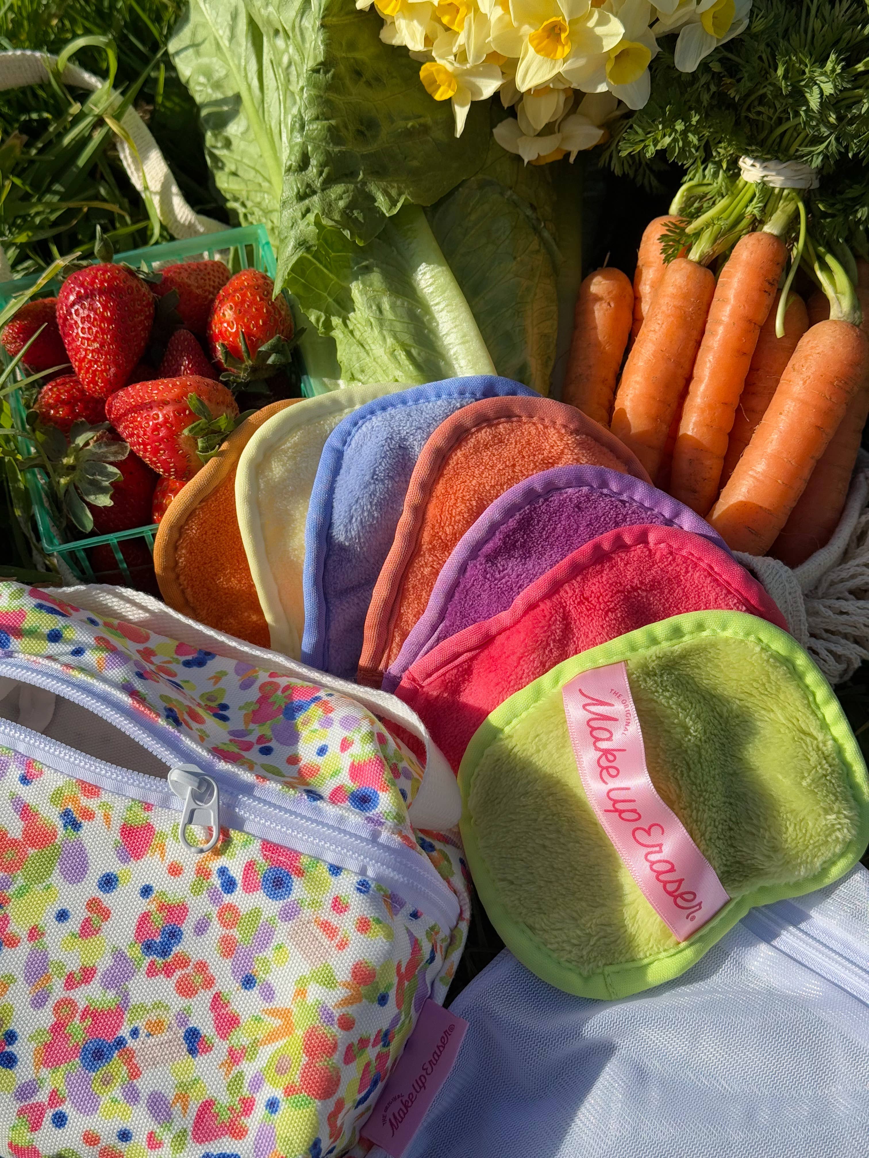 The Original MakeUp Eraser - Wholesale Make-up remover - Farmer's Market 7-Day Set with Makeup Bag | Floral & Bright3