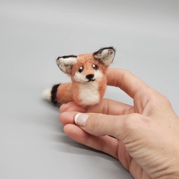 Wooliza Fiber Arts - Wholesale DIY Craft Kit - Two Little Foxes - Beginner Needle Felting Kit3