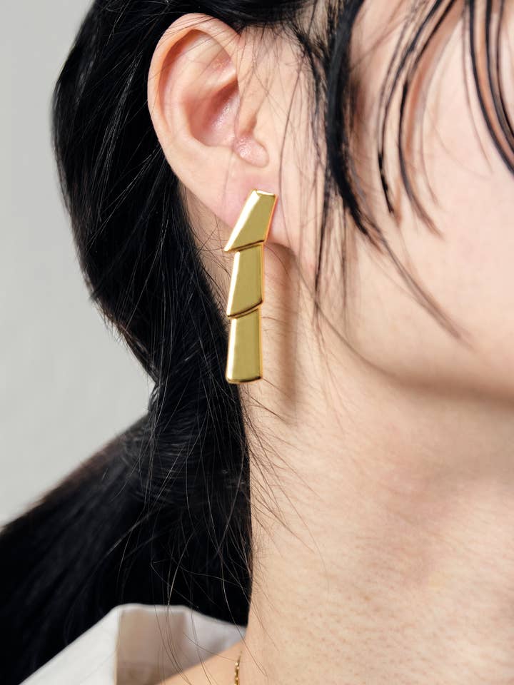 Boucles d'oreilles pendantes Cleo Gold Tassel Trio pour la vente par Ounce