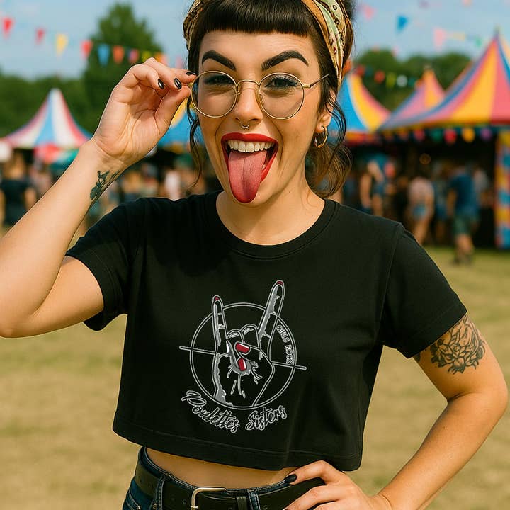 Damen Crop-Top „Hell Yeah“ in Schwarz für den Großhandel von Poulettes Sisters