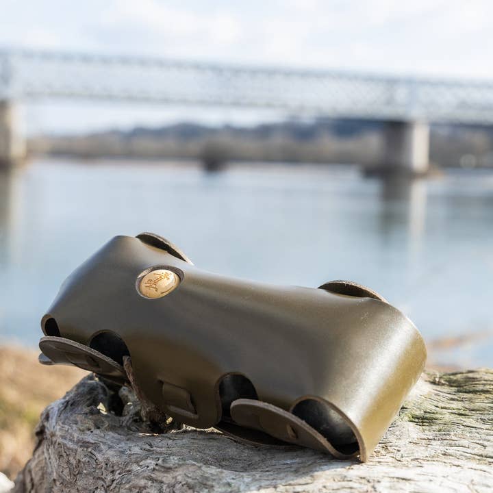 La Bouclée - Wholesale Sporting Accessories - La Triplette - Petanque ball holder - 100% leather3