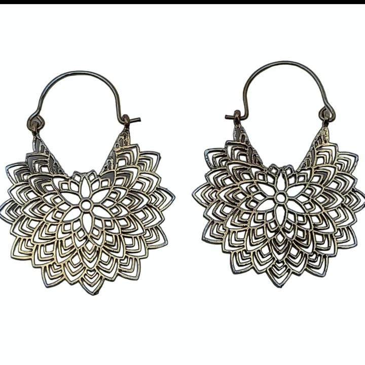 SILVER CAVE - Wholesale Hangende/ronde oorbellen - Prachtige koperen oorbellen met Indiase tribale bloemenhoepel bengelen