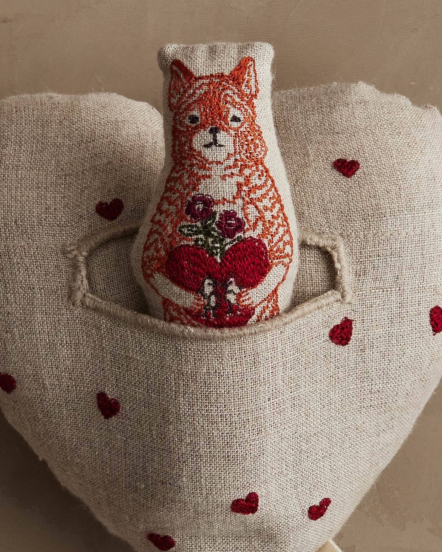 Coral & Tusk – wholesale Decorative tabletop object – Fox Heart Pocket Valentine2