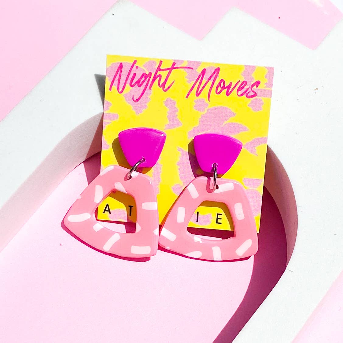 Night Moves Atelier - Venta al por mayor Pendientes colgantes - Pendientes de paleta de arcilla polimérica en rosa y fucsia2