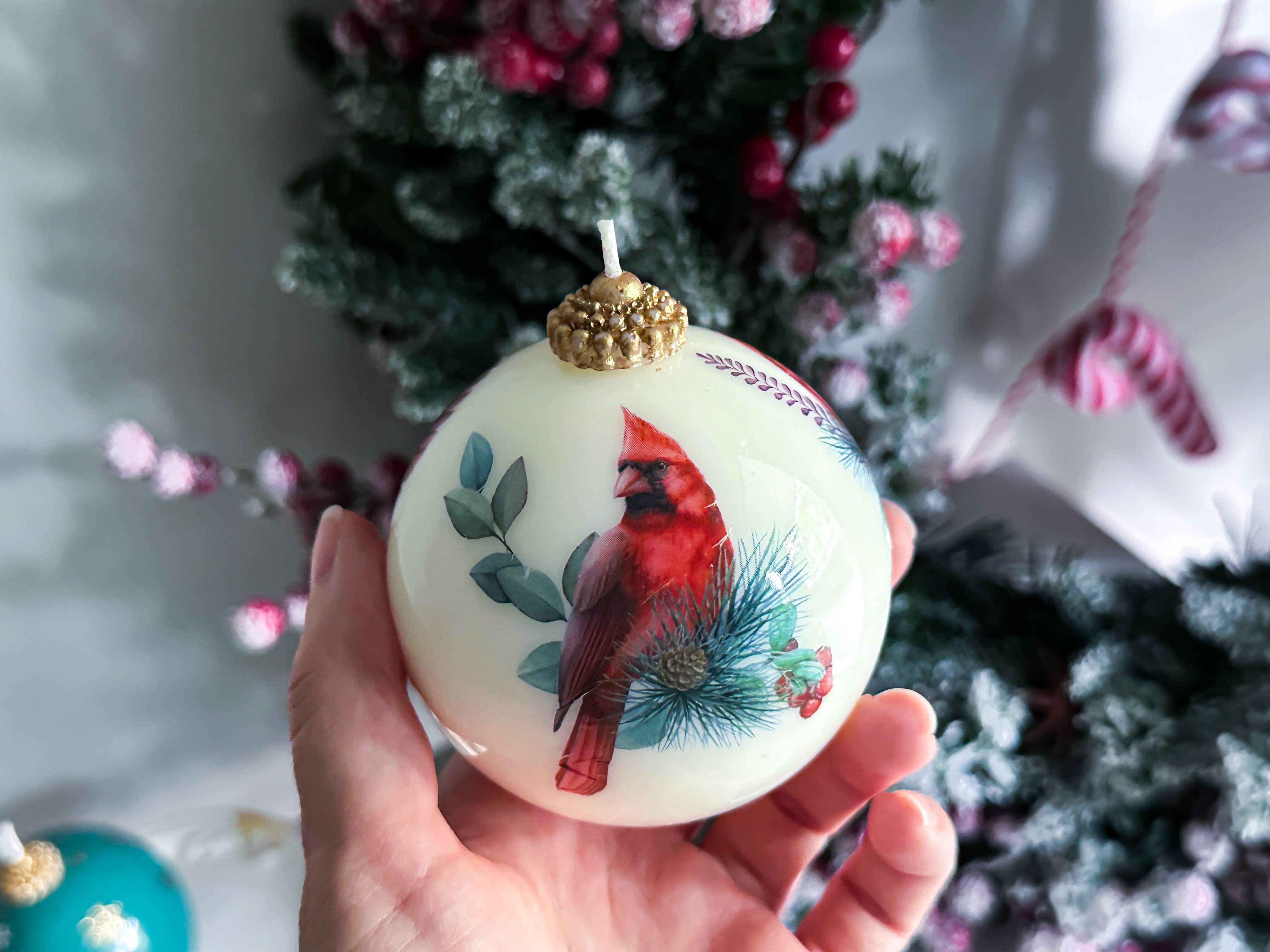 VR.candle - Wholesale Novelty Candle - Candle with Cardinal | Vintage Style Christmas Candles2