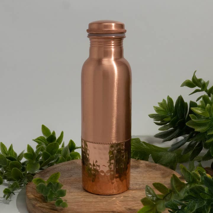 Puur koperen waterfles half gehamerd ± 750 ml (zware voor wholesale door Ayurveda Specialist B.V.