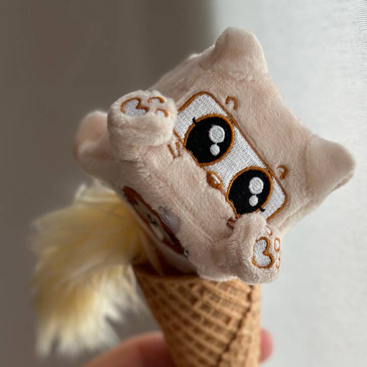 Vanilla Neapolitan Ninja plysé i smol størrelse for engroshandel hos Squaredy Cats