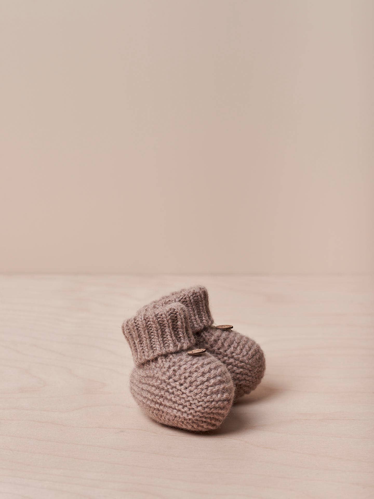 Wedoble: sustainable children's fashion - Wholesale Socks - Baby - Botas knitted in wool | LOVE IN WINTER DAYS7