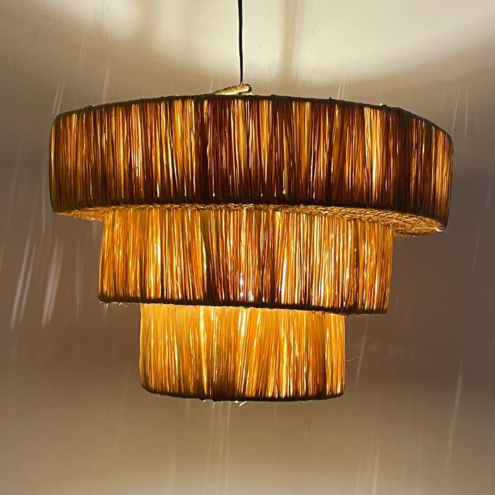 Suspension en raphia, Abat-jour suspendu tissé à la main, Éclairage for wholesale by LeBazare