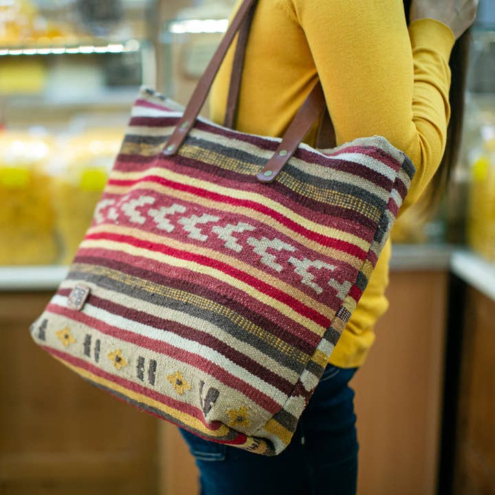 Saco tote de tapete reciclado – Livia, alças de couro por atacado de DECE