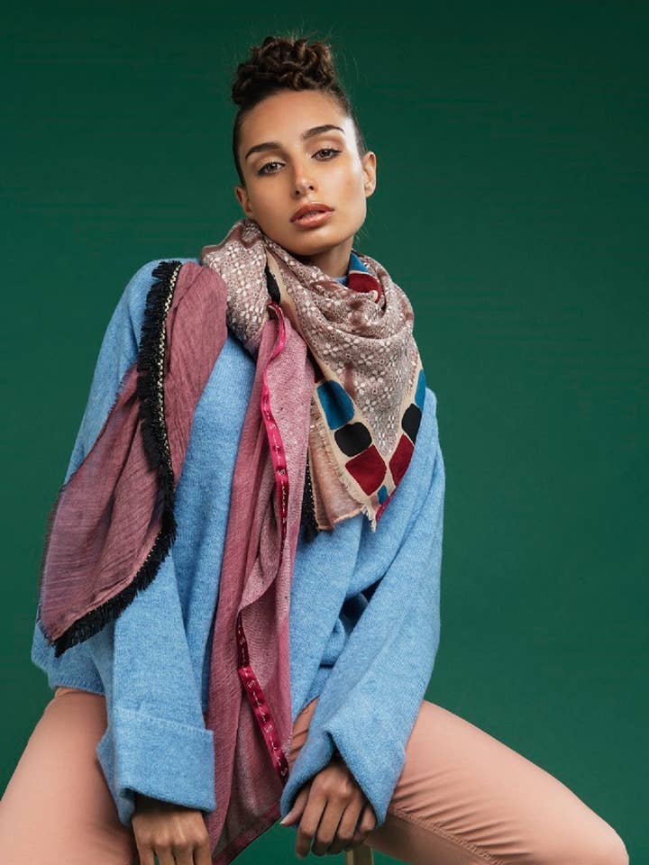 Écharpe rétro Pink Crush pour la vente par Solito Antwerp