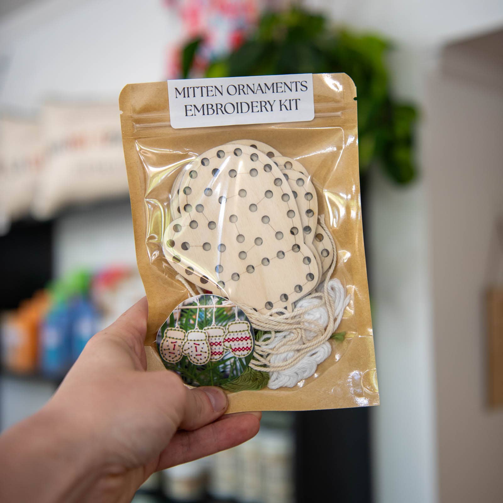Still Magnolia – wholesale DIY craft kit – Yarn Christmas Mitten Ornament Embroidery Kit1