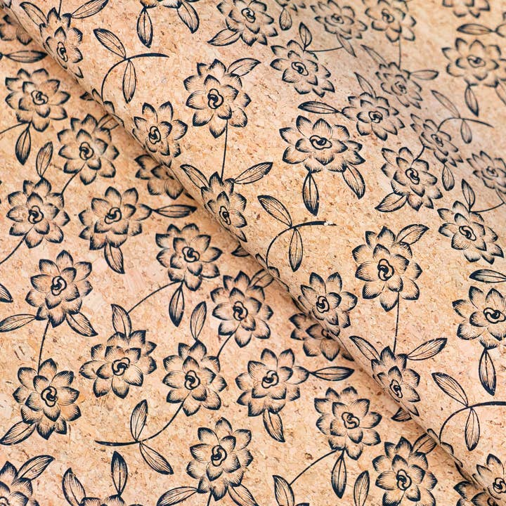 Meninas Bonitas Cork - Venta al por mayor Tela - Elegancia barroca: tela de corcho con estampado de flores negras COF-503