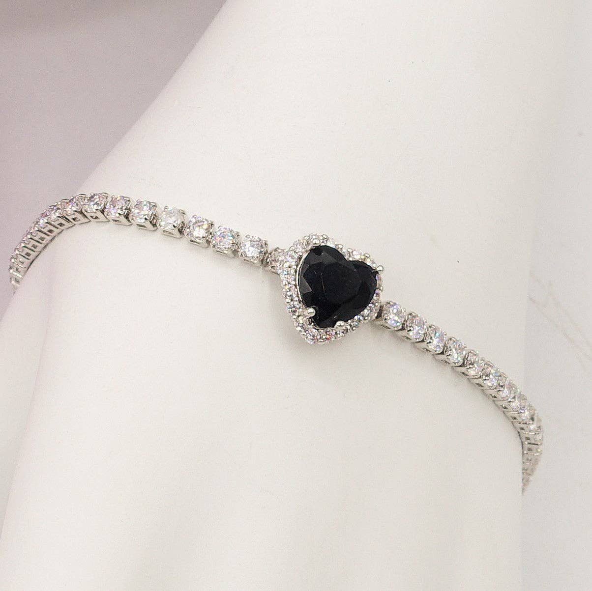 Daemon srls - Vendita all'ingrosso Bracciali tennis - DIANA ~Chunky~ Bracciale tennis con cuore in zirconi cubici4