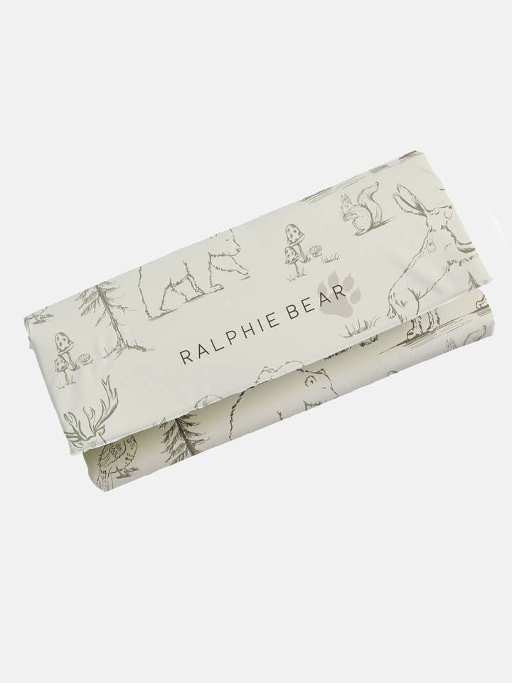 Tapis de voyage Woodland pour la vente par Ralphie Bear