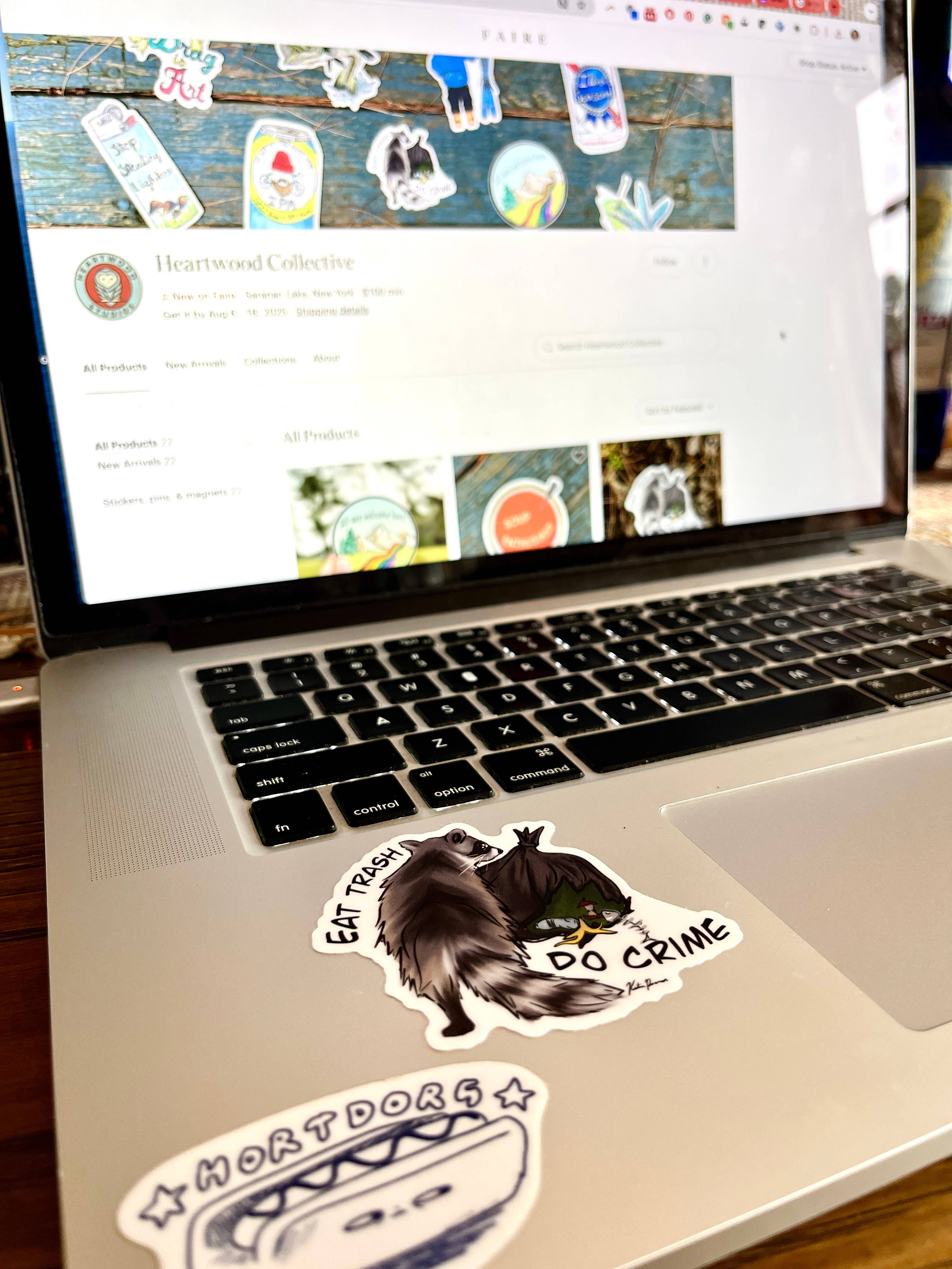 Heartwood Collective - Vendita all'ingrosso Adesivo - Mangia spazzatura, commetti crimini adesivo2