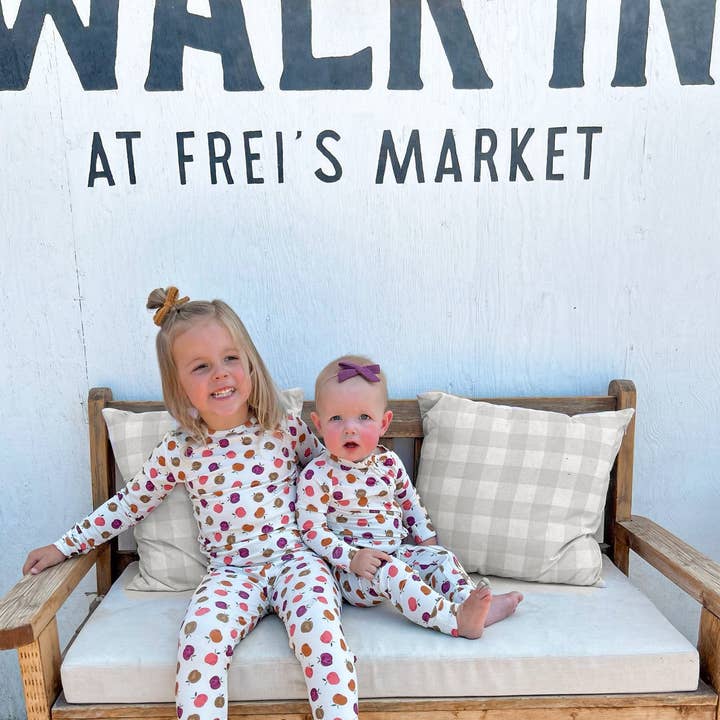 Apfel meines Auges 2-teiliges Bambus-Pyjama-Set für den Großhandel von Little Joy Co.