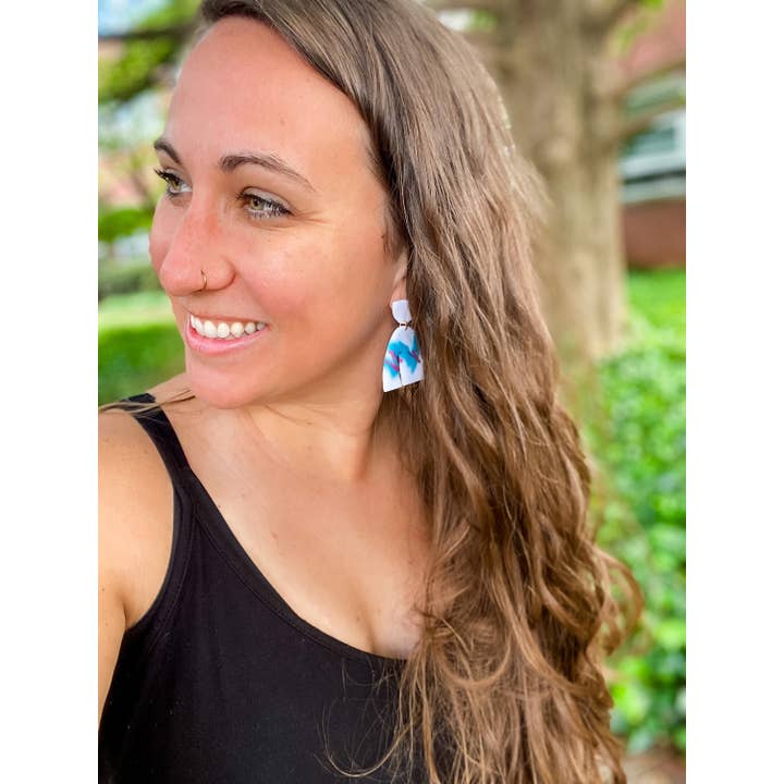 Lauren Likes Art - Vente Boucles d'oreilles pendantes - Boucles d'oreilles abstraites en argile polymère Jazz Cup des années 907