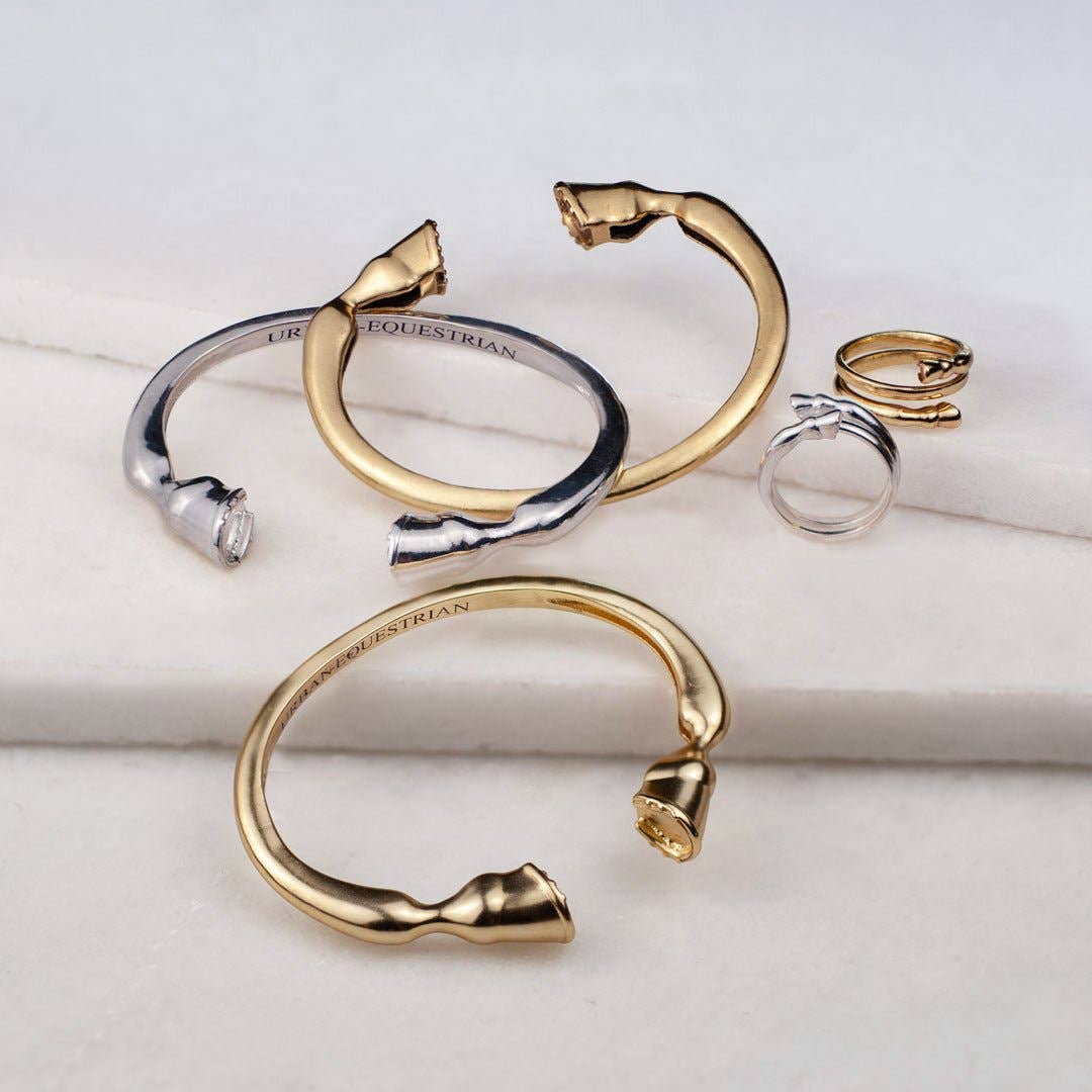 URBAN-EQUESTRIAN - Wholesale Huggie earrings - Cavallo - Moissanite Horseshoe Earring in Gold6