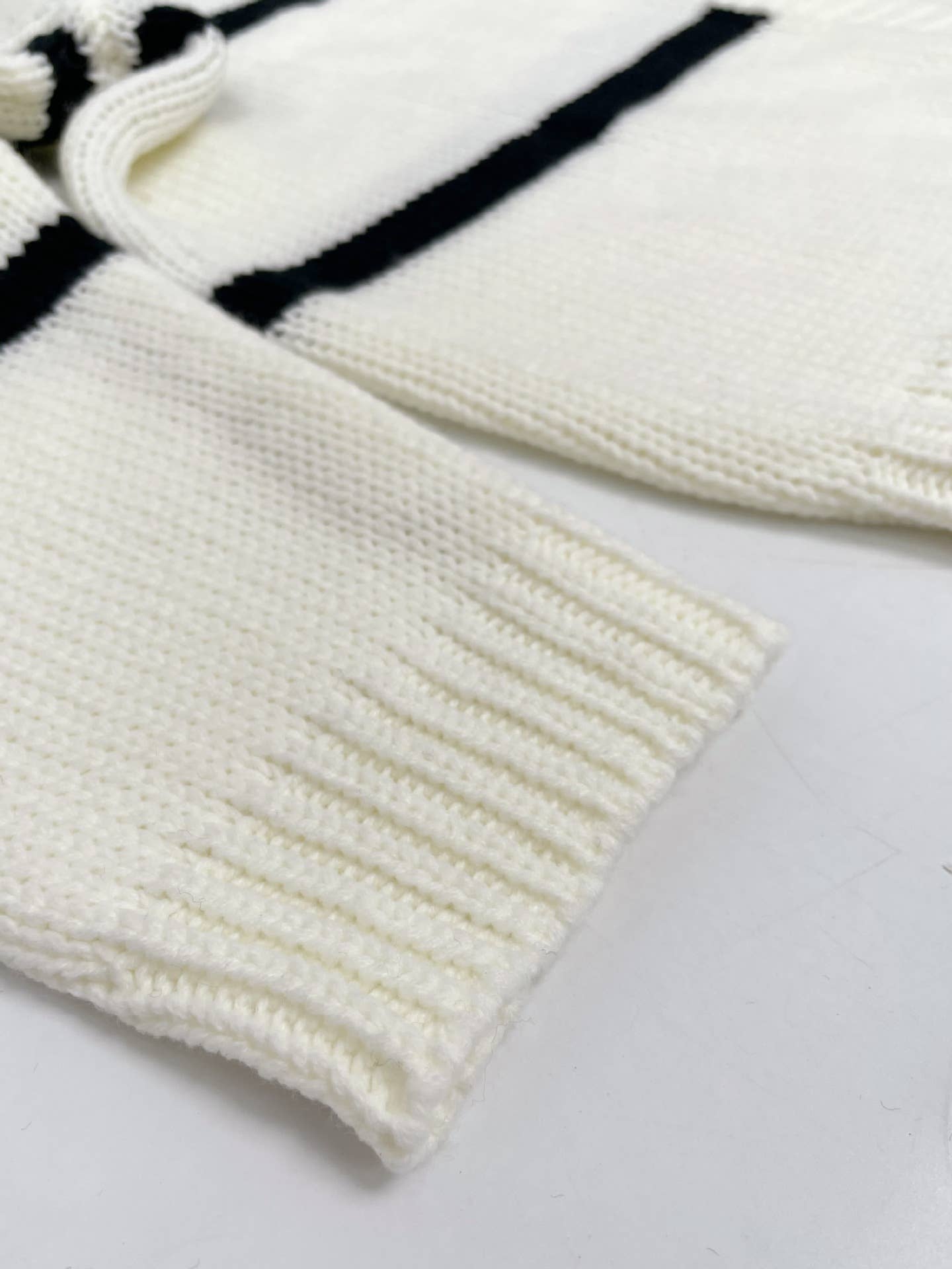 WHITE Striped V-neck sleeved chunky knitted cardigan for wholesale on Faire11