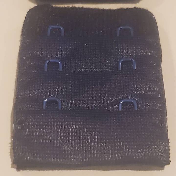 Krog og Øje 3x2 38mm - Marineblå for engroshandel hos Allied Trimmings