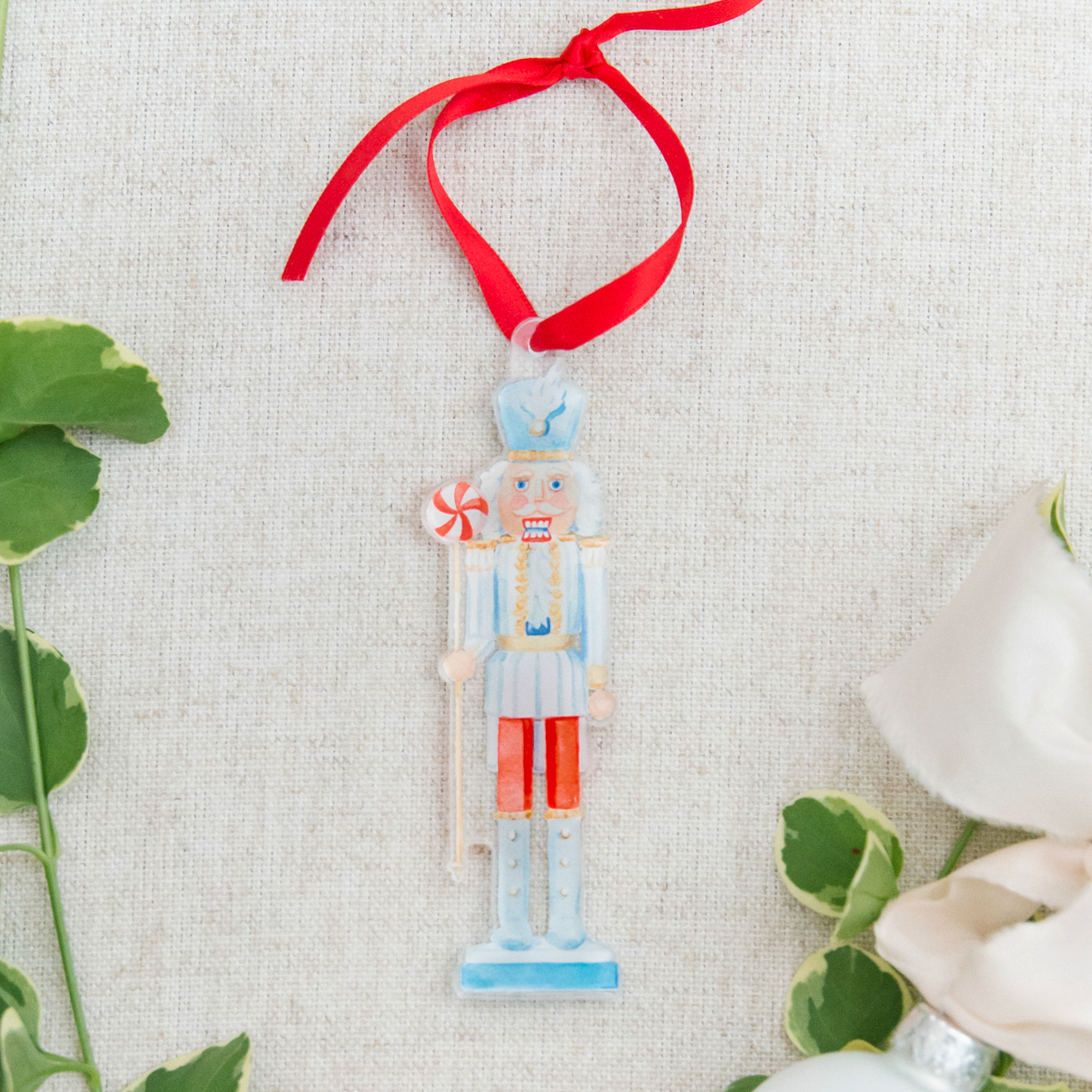 Simply Jessica Marie - Vente Objets de décoration - Ornement Aquarelle Casse-Noisette Bleu et Blanc4