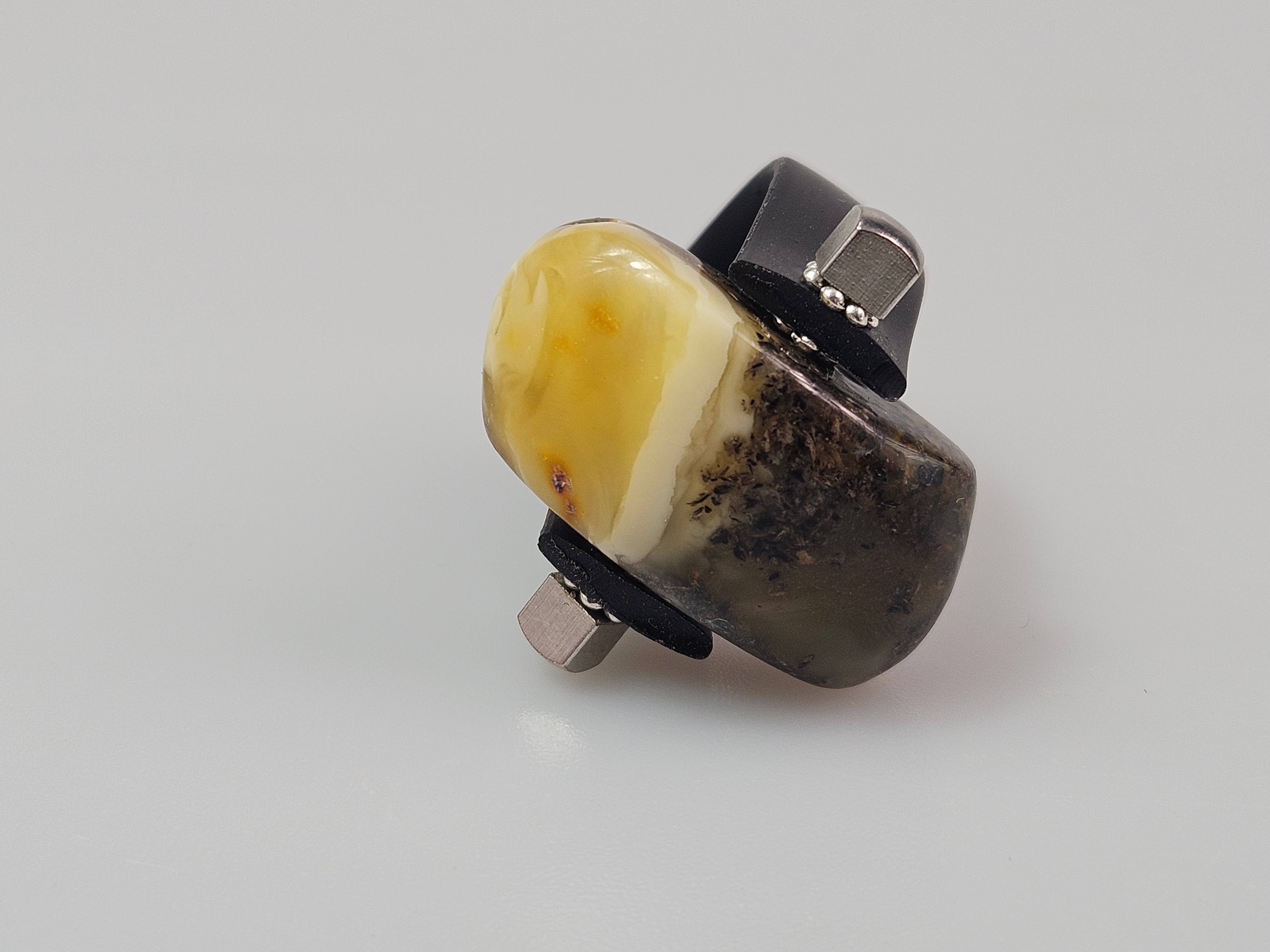 AmberLithuania - Vendita all'ingrosso Anelli cocktail/statement - Anello in ambra regolabile unisex con cristallo11