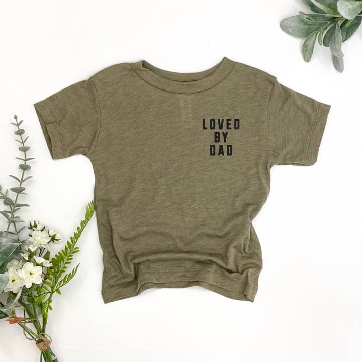 T-shirt "Aimé par Papa" - Design Noir pour la vente par Merce and Company