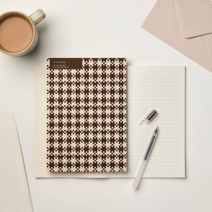 A5 Bruine Omber Bloemen Dekentje Tegel Notitieboek voor wholesale door Kinshipped