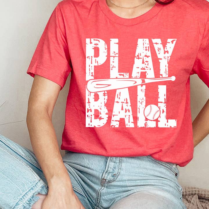 Maglietta Grafica Sportiva "Play Ball" per la vendita all'ingrosso da parte di Select Apparel