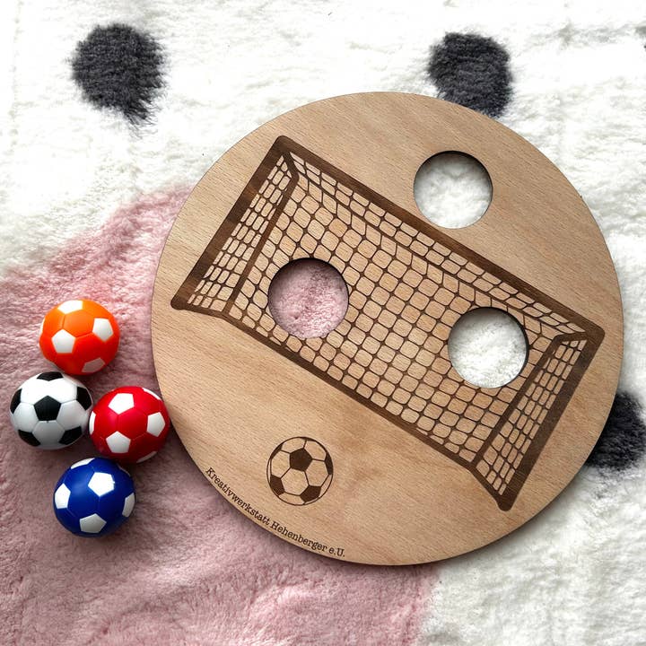 Kreativwerkstatt Hehenberger e.U – Großhandel Holzspielzeug – Kinder – Fußballtor | Aktivitätsplatte kompatibel mit Stapelstein® – Montessori inspiriertes Spielzeug aus Holz – Motorikspiel & Rollenspiel Zubehör – Kinder Lernspielzeug