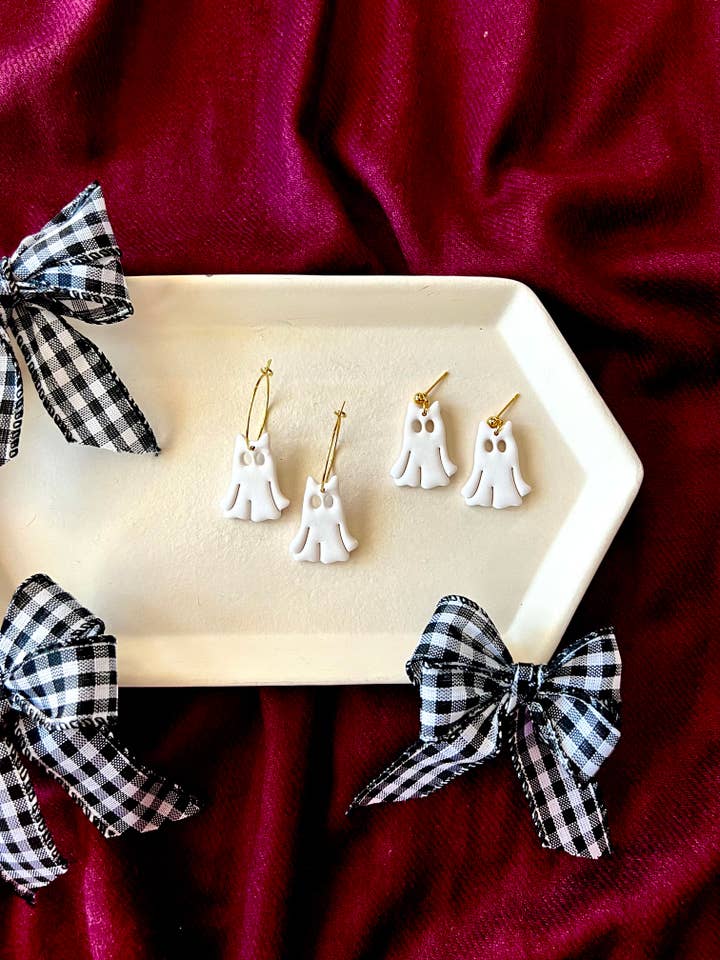 Orecchini Fantasma Gatto, Orecchini Fantasma in Argilla, Orecchini di Halloween per la vendita all'ingrosso da parte di SeizeTheClayJewelry