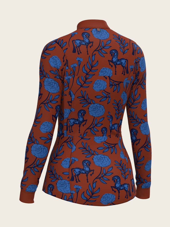 Pivoine en bleu sur chemise de soleil à quart de zip beige pour la vente par Espoir Equestrian