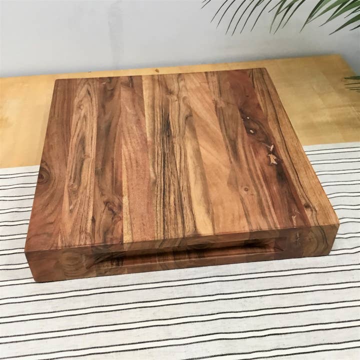 India Handicrafts Inc – Tábua de cortar por atacado – Tábua de Corte Quadrada de Madeira de Acácia com Alças Recortadas6