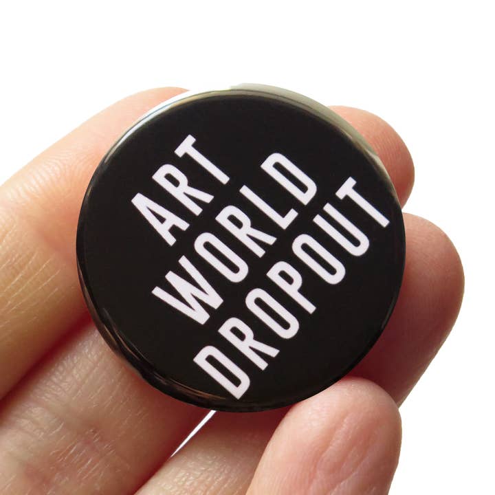 Bouton DÉSERTEUR DU MONDE DE L'ART l Épingle à Art de la Boutique du Musée pour la vente par Word For Word Factory