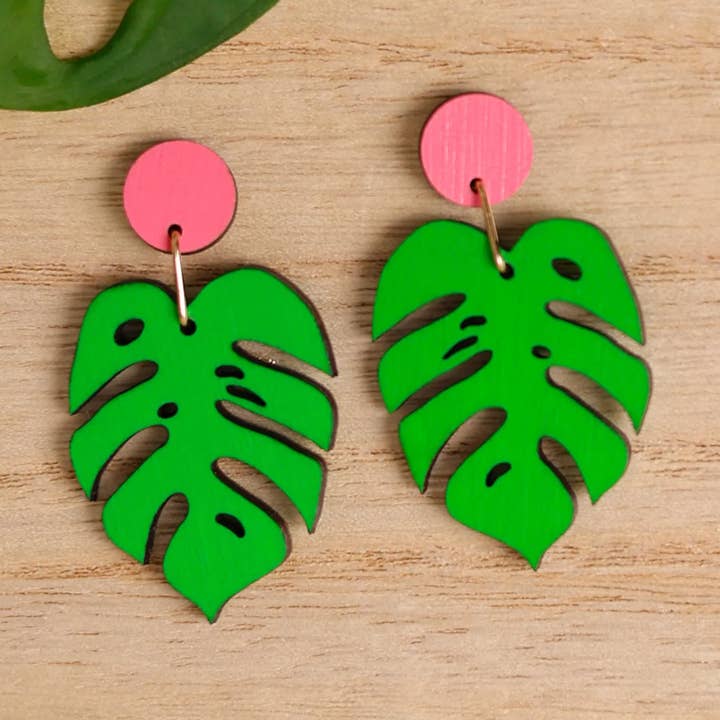 Pendientes colgantes Monstera, color verde y rosa para venta al por mayor de Le Chic Miami