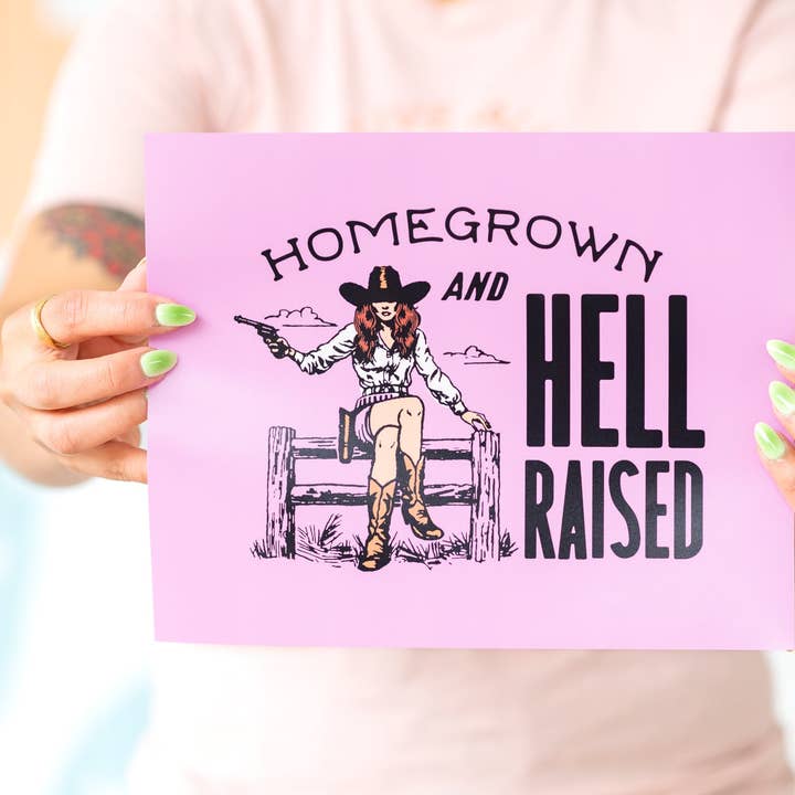 Girl Riot Society by Mosaic Makers Co - Vendita all'ingrosso Stampa artistica - Stampa d'Arte della Società delle Ragazze Ribelli - "Cresciuta in Casa e Cresciuta all'Inferno" - Vendita all'Ingrosso0