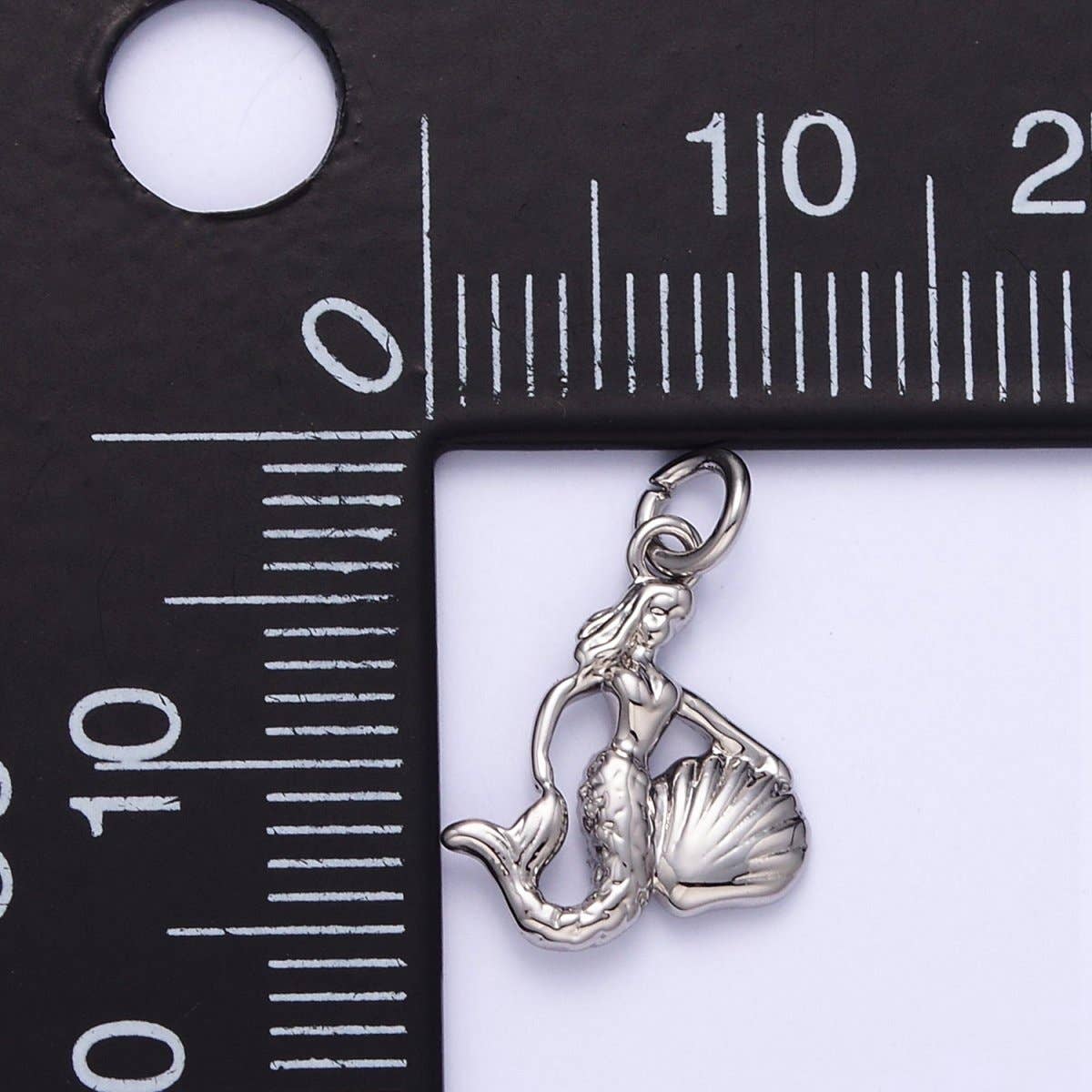 Aim Eternal – wholesale Individual charm/pendant – 14K Gold Filled Mini Mermaid Clam Sea Shell Add-On Charm in Gold & Silver  | AG230 AG8392