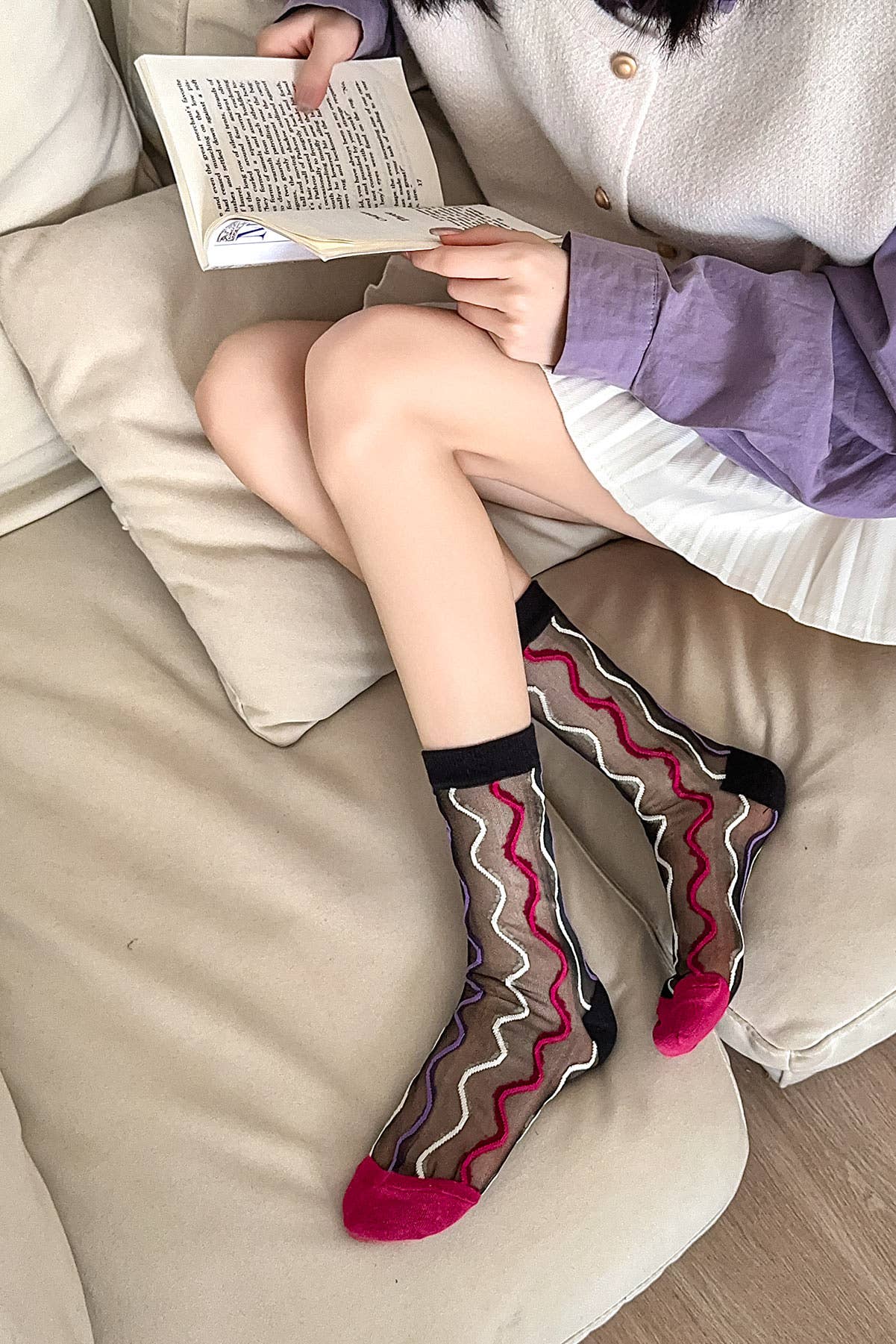 Nero Calzini trasparenti con onde colorate 🎨🖤 in vendita all'ingrosso su Faire1